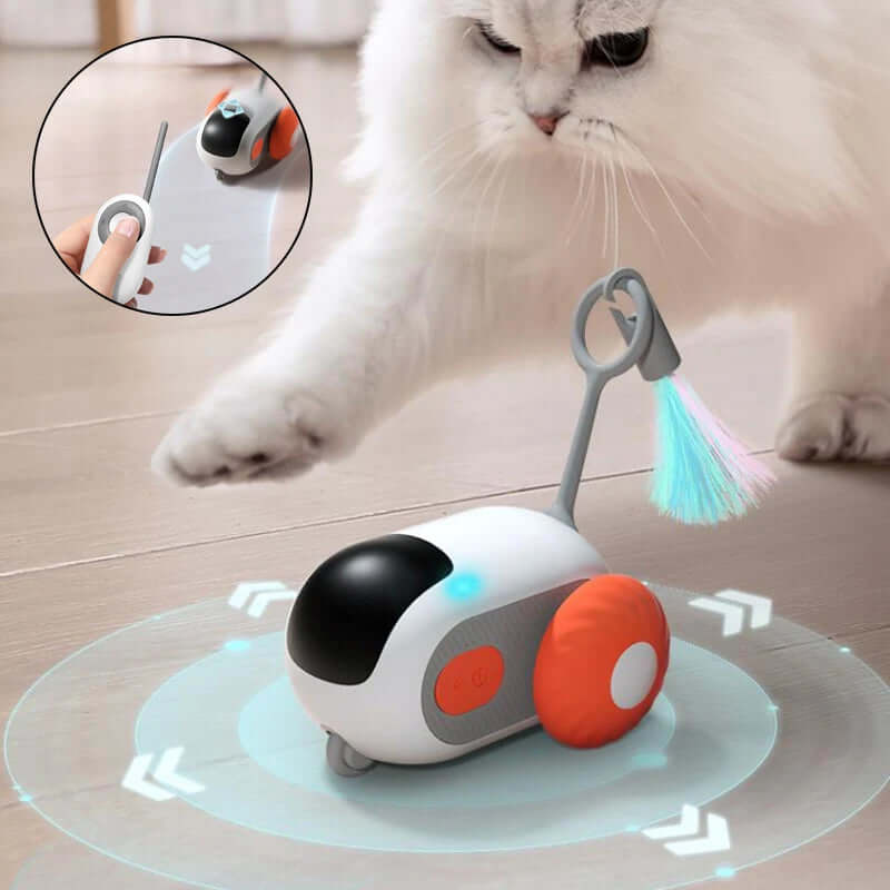 Gato jugando con el Interactive Cat Car Toy, un juguete con control remoto que se mueve automáticamente.