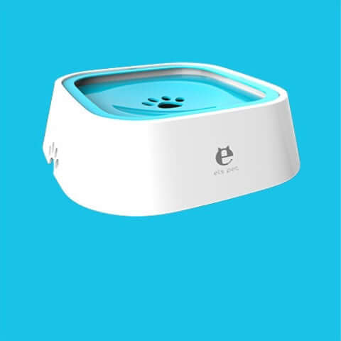 Perro curioso inspeccionando el Anti Spill Pet Water Bowl, diseño anti derrame para mantener el agua limpia.