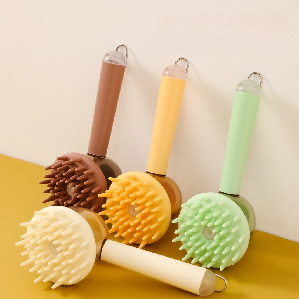 3 in 1 Pet Bath Brush en varios colores para perros y gatos, ideal para limpieza y masaje durante el baño.